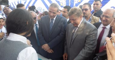 بالصور.. وزير التعليم ومحافظ الإسماعيلية يفتتحان مركز الموهوبين بمدرسة أم الأبطال