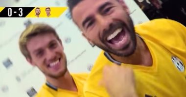 بالفيديو.. نجوم يوفنتوس يتنافسون فى لعب "فيفا 17" مثل الأطفال