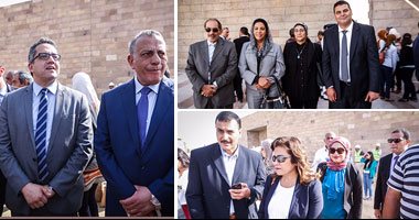 وزير الآثار يصدم النواب أثناء زيارة ميدانية لمشروع تطوير هضبة الأهرامات: "بيطلعوا السائح للهرم بجنيه وبينزلوه بـ10 دولار ولسه اللمس والحك موجودين"..ويؤكد: "كان بيجيلنا 16 ألف زائر يوميا والآن 282 فقط"