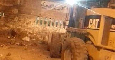 بالصور.. حملة لإزالة أكوام القمامة بمحيط حديقة طلعت حرب بالمحلة