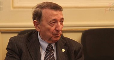 العالم مصطفى السيد يغادر القاهرة متوجها إلى السعودية فى زيارة 4 أيام