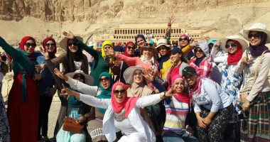 بالصور.. 250 فتاة بالفوج الخامس لرحلات قطار الشباب فى زيارة لمعابد الأقصر