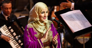 بالصور.. نداء شرارة تغنى لأم كلثوم ونجاة وميادة الحناوى فى مهرجان الموسيقى