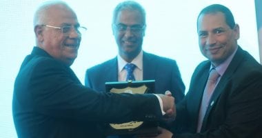 بالصور.. جامعة بورسعيد تكرم المحافظ ومدير الأمن ورجال الأعمال 