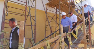بالفيديو.. وزير الإسكان يختتم جولته فى أسوان بتفقد محطة جبل شيشة