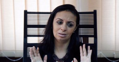 القومى للمرأة يشيد ببائعة الكتببرصيف جامعة القاهرة ويؤكد: نموذج مشرف للسيدات