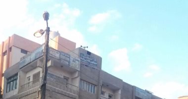 إضاءة أعمدة الإنارة نهاراً فى شوارع كفر صقر بالشرقية
