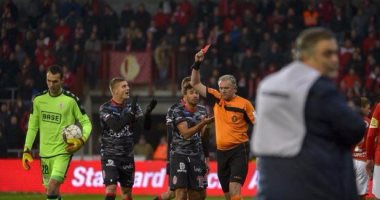 بالفيديو..تريزيجيه ليس الأول.. 3 محترفين حصلوا على البطاقة الحمراء هذا الموسم