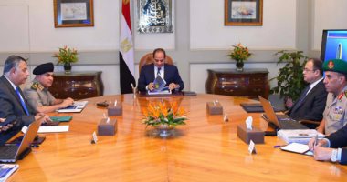 السيسى يجتمع بوزيري الدفاع والداخلية ومديرى المخابرات ويوجه بالحفاظ علي الأمن