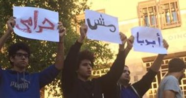 "اتحاد طلاب الجامعة الأمريكية" يشن هجوما على الإدارة بعد زيادة المصروفات