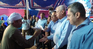 وزير الإسكان من أسوان: السيسي أعطى أولولية لأبناء النوبة فى أراضى توشكى