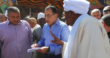 وزير الإسكان ومحافظ القاهرة يتفقدان مشروع "المحروسة لخدمة أهالى العشوائيات