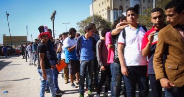 بالفيديو و الصور.. بدء بيع تذاكر مباراة مصر وغانا باستاد القاهرة