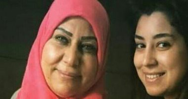 روجينا تنشر صورة للفنانة أيتن عامر مع والدتها متمنية لها الشفاء