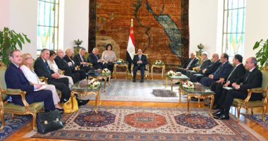 بالصور.. الرئيس السيسى يشيد بالنمو المتواصل فى العلاقات المصرية الفرنسية
