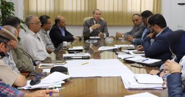 محافظ دمياط يبحث اختيار موقع إنشاء محطة صرف صحى لخدمة مدينة الأثاث