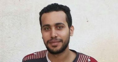 بالصور .. سائق تاكسى يعيد 66 ألف جنيه لصاحبها ويرفض المكافأة بمطروح