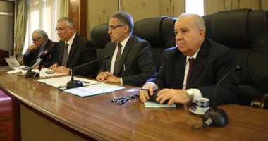 بالصور.. وزير التنمية المحلية: لا زيادة فى أسعار وسائل النقل العام الحكومية 