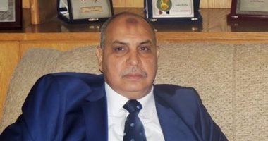 ضبط عاطل سرق سيارة ليموزين بعد دعوة سائقها على الغداء فى السويس 