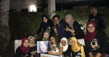 بالصور.. جمهور مى عز الدين يلتقون بها ويحتفلون بنجاحها الفنى