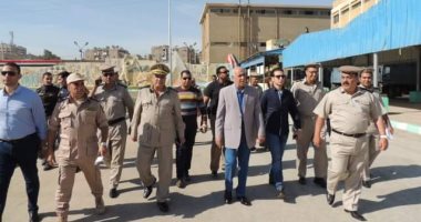 مدير أمن المنيا يتفقد التمركزات الأمنية المعينة لتأمين الكنائس والأديرة