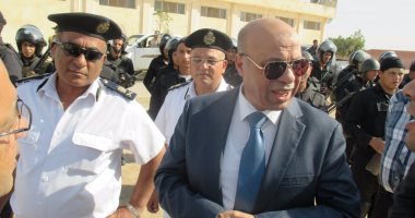بالفيديو والصور.. مدير أمن مطروح يتفقد القوات قبل نشرها فى الشوارع