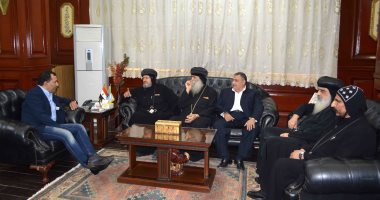 بالصور.. محافظ الأقصر يستقبل وفد اللجنة البابوية المشرفة على دير مارجرجس