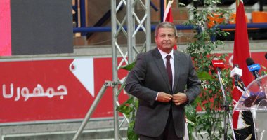 بالصور.. وزير الرياضة : مباراة غانا "فاصلة" فى تاريخ الكرة المصرية 
