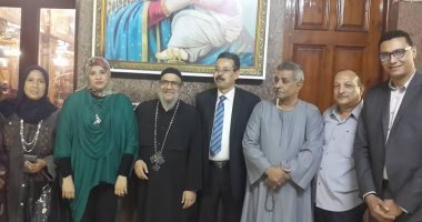 قيادات حزب الوفد بالإسماعيلية ينظمون زيارة لراعى كنيسة الملاك