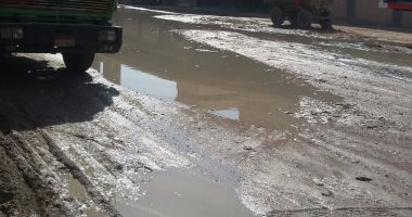 بالصور.. مياه الصرف تغرق منطقة مبارك الصناعية بقويسنا