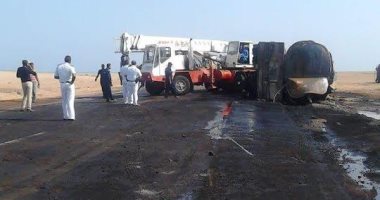 بالصور.. السيطرة على اشتعال ناقلة المواد البترولية بطريق سفاجا القصير 