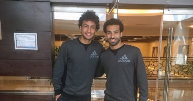 عمرو وردة ينشر صورته مع محمد صلاح بفندق إقامة المنتخب