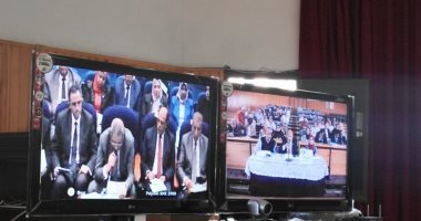 وزير التعليم يجتمع بقيادات دمياط عبر الفيديو كونفرانس ويوجه بضبط الغياب