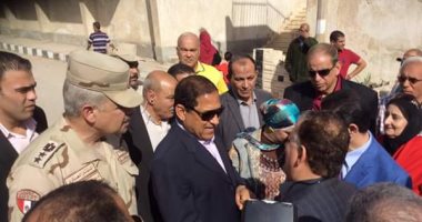 بالصور.. محافظ الغربية يتفقد تطوير ستاد طنطا ويتابع توزيع السلع داخله