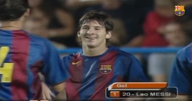 بالفيديو.. احتفالاً بتسجيله 500 هدف.. برشلونة يكشف عن أول أهداف ميسي