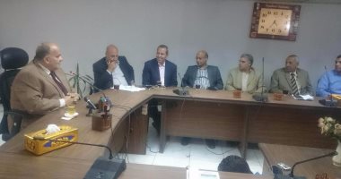 محافظ الدقهلية يعقد اجتماعا بغرفة العمليات والطوارئ