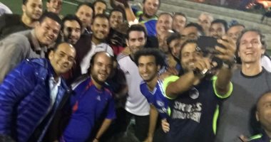 بالفيديو.. الصقر يتألق أمام نجوم مسرح مصر ويهدى "كوبرى" لعبد الرحمن