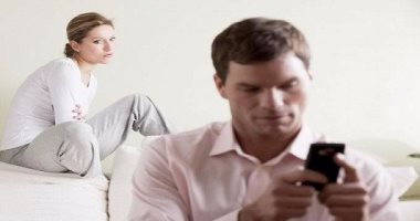 5 علامات على إن "البيه بيخونك".. أبرزها السفر المتكرر وقلة الحوار