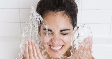 قبل ما تشتكى..4 أخطاء ترتكبيها يومياً بحق بشرتك..أبرزها استخدام الصابون