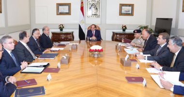 السيسى يوجه بالرقابة المكثفة على الأسواق وضبط أسعار وسائل النقل