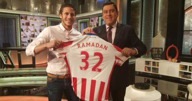 رمضان صبحى يهدى معتز الدمرداش فانلة ستوك سيتى.. ويؤكد: هنوصل كأس العالم