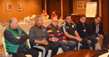 خالد عبد العزيز فى اجتماعه بالمنتخب: الفوز على غانا سيوحد المصريين