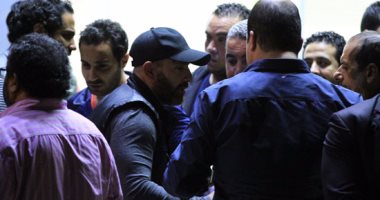 وفاة الفنان محمود عبد العزيز تربك الوسط الفنى وتسابق لإلقاء النظرة الأخيرة