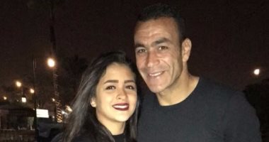 ابنة الحضرى تحفزه قبل المباراة