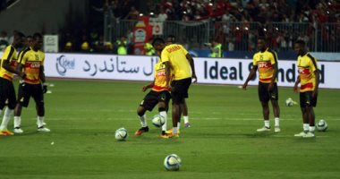 بالفيديو.. البلاك ستارز يؤدون الإحماءات فى برج العرب استعداداً للفراعنة