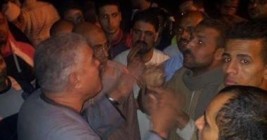 عضو البرلمان عن أشمون يصل قرية شما لإقناع الأهالى بفتح الطريق والسكة الحديد