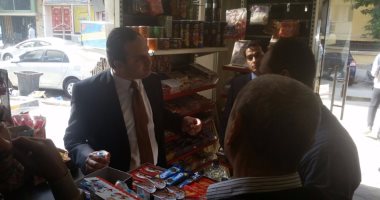 حملات للرقابة الإدارية لحصار أزمة السكر وضابط: سلوك المواطنين السبب