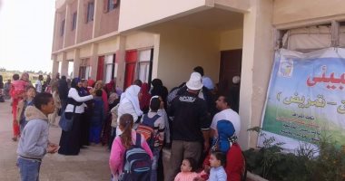 قافلة جامعة قناة السويس تعالج 562 حالة مجانا بقرية السلام فى القنطرة شرق