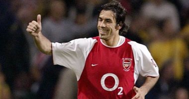 نجم منتخب فرنسا السابق "روبير بيريز" يصل القاهرة للترويج للسياحة العلاجية