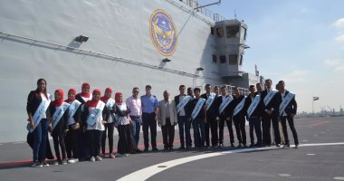 بالصور.. طلاب جامعة الإسكندرية فى زيارة لحاملة الطائرات الميسترال